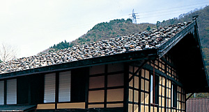 栗の板屋根